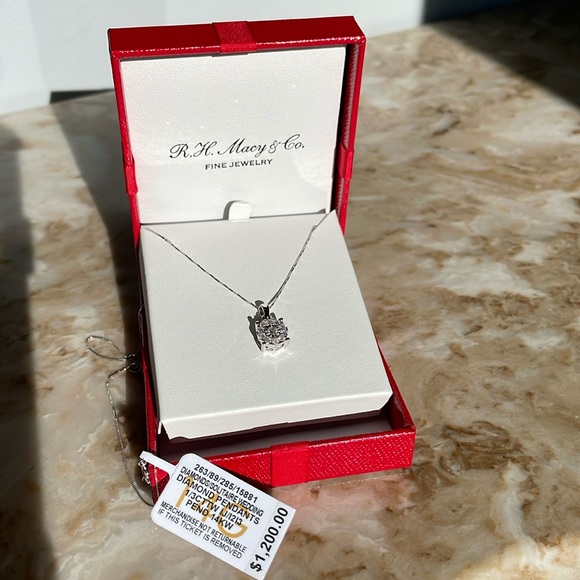 NWT Diamond Halo 18" Pendant Necklace (1/3 ct. t.w.) in 14k White Gold. $1200 - Picture 14 of 17